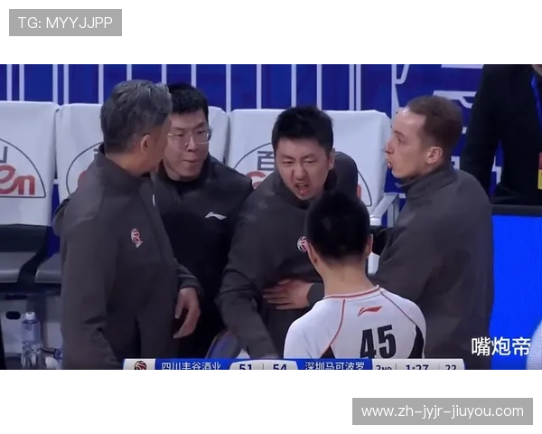 CBA球员观看足球赛的趣事集锦